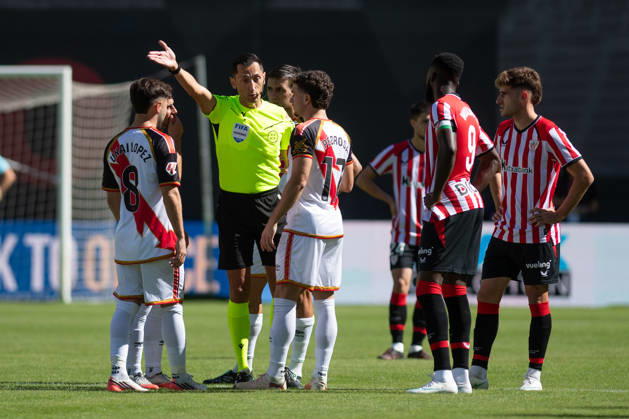 ESP: LaLiga EA Sports Rayo Vallecano v Athletic Club Jose Maria Sanchez Martinez referee talks with players rayo vallecano and athletic club, the match was suspended after Rayo Vallecano fans threw paper airplanes onto the pitch in protest against their president and due to a lack of cleaning services during LaLiga EA Sports between Rayo Vallecano v Athletic Club played at Vallecas Stadium in Madrid on October 10, 2026 in Spain Spain Futbol Copyright: xAgenciaxLOFx