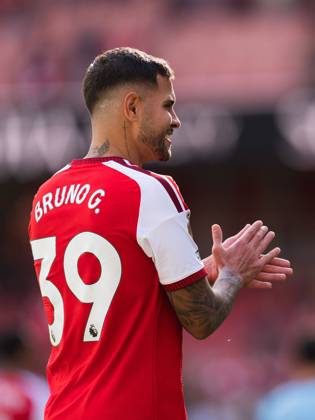 Bruno Guimaraes of Arsenal claps fans at full-time Arsenal v Leeds United, Premier League, Football, Emirates Stadium, London, UK - 10 Oct 2026London Emirates Stadium United Kingdom EDITORIAL USE ONLY No use with unauthorised audio, video, data, fixture lists, club league logos or live services. Online in-match use limited to 120 images, no video emulation. No use in betting, games or single club league player publications.  Copyright: xWiredxPhotos Shutterstockx 17204325aj