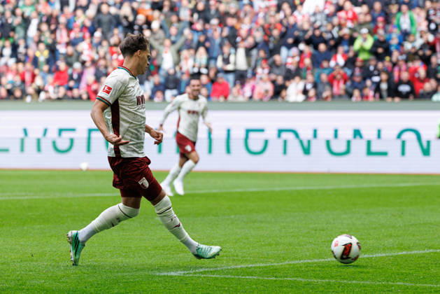 Robin Fellhauer (19, FC Augsburg) Tor zum 1 : 0 beim Spiel zwischen FC Augsburg v FC Bayern München, Fussball, Herren, Bundesliga, 2026 2027, 5.Spieltag am 10.10.2026 in Augsburg, WWK ARENA. DFL and DFB regulations prohibit any use of photographs as image sequences and or quasi-video. Bayern Deutschland