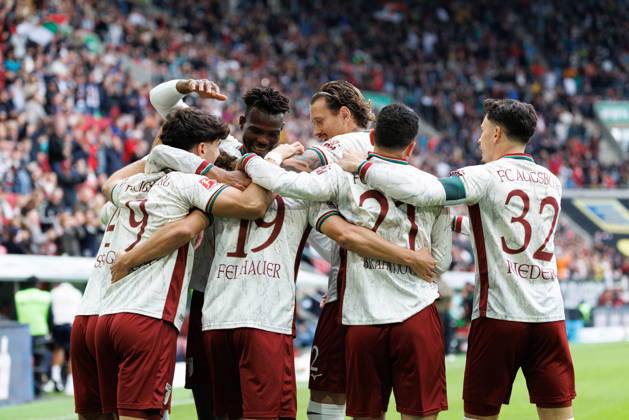 Team (FC Augsburg) Tor zum 1 : 0 beim Spiel zwischen FC Augsburg v FC Bayern München, Fussball, Herren, Bundesliga, 2026 2027, 5.Spieltag am 10.10.2026 in Augsburg, WWK ARENA. DFL and DFB regulations prohibit any use of photographs as image sequences and or quasi-video. Bayern Deutschland