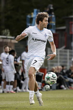 10.10.2026, xhettx, Fussball 3.Liga, SG Sonnenhof Grossaspach - SV Waldhof Mannheim v.l. Lovis Bierschenk (SV Waldhof Mannheim, 7) am Ball