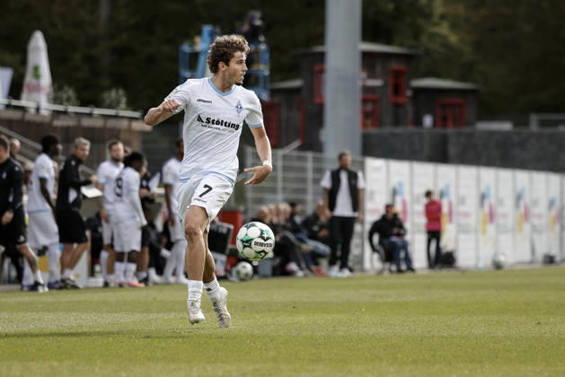 10.10.2026, xhettx, Fussball 3.Liga, SG Sonnenhof Grossaspach - SV Waldhof Mannheim v.l. Lovis Bierschenk (SV Waldhof Mannheim, 7) am Ball