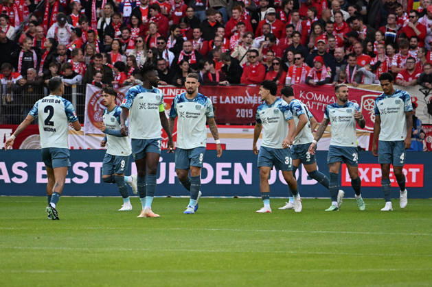 10.10.2026, xsltx, Fussball 1.Bundesliga, FSV Mainz 05 - Bayer 04 Leverkusen v.l. Torjubel nach dem Tor zum celebrating the goal celebrate 0:1 durch Robert Andrich (Bayer 04 Leverkusen) (DFL DFB REGULATIONS PROHIBIT ANY USE OF PHOTOGRAPHS as IMAGE SEQUENCES and or QUASI-VIDEO) Mainz