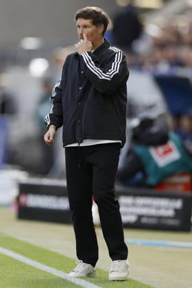 Trainer Merlin Polzin (HSV) im Bundesliga-Spiel zwischen der TSG 1899 Hoffenheim und dem Hamburger SV in der PreZero Arena, Sinsheim, Deutschland, am 10. Oktober 2026. in action during the Bundesliga match between TSG 1899 Hoffenheim and Hamburger SV at the PreZero Arena, Sinsheim, Germany, on October 10, 2026. DFB DFL REGULATIONS PROHIBIT ANY USE OF PHOTOGRAPHS AS IMAGE SEQUENCES AND OR QUASI-VIDEO, Copyright: HMBxMedia xHeikoxBecker