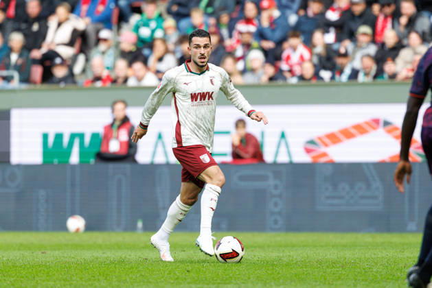 Arijon Ibrahimovic (21, FC Augsburg) beim Spiel zwischen FC Augsburg v FC Bayern München, Fussball, Herren, Bundesliga, 2026 2027, 5.Spieltag am 10.10.2026 in Augsburg, WWK ARENA. DFL and DFB regulations prohibit any use of photographs as image sequences and or quasi-video. Bayern Deutschland