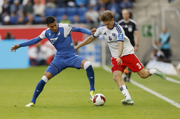 v.l.n.r.: Adam Daghim (TSG Hoffenheim) und David Moller Wolfe (HSV), im Bundesliga-Spiel zwischen der TSG 1899 Hoffenheim und dem Hamburger SV in der PreZero Arena, Sinsheim, Deutschland, am 10. Oktober 2026. in action during the Bundesliga match between TSG 1899 Hoffenheim and Hamburger SV at the PreZero Arena, Sinsheim, Germany, on October 10, 2026. DFB DFL REGULATIONS PROHIBIT ANY USE OF PHOTOGRAPHS AS IMAGE SEQUENCES AND OR QUASI-VIDEO, Copyright: HMBxMedia xHeikoxBecker
