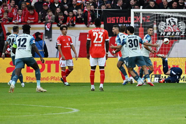 10.10.2026, xsltx, Fussball 1.Bundesliga, FSV Mainz 05 - Bayer 04 Leverkusen v.l. Torjubel nach dem Tor zum celebrating the goal celebrate 0:1 durch Robert Andrich (Bayer 04 Leverkusen) (DFL DFB REGULATIONS PROHIBIT ANY USE OF PHOTOGRAPHS as IMAGE SEQUENCES and or QUASI-VIDEO) Mainz