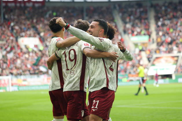 Jubel zum Tor zum 1:0 durch Robin Fellhauer (FC Augsburg, 19), mit Arijon Ibrahimovic, GER, FC Augsburg vs. FC Bayern Muenchen, Fussball, Bundesliga, 5. Spieltag, Saison 2026 2027, 10.10.2026, DFL DFB REGULATIONS PROHIBIT ANY USE OF PHOTOGRAPHS as IMAGE SEQUENCES and or QUASI-VIDEO, GER, FC Augsburg vs. FC Bayern Muenchen, Fussball, Bundesliga, 5. Spieltag, Saison 2026 2027, 10.10.2026 Augsburg Copyright: xEibner-Pressefoto JennixMaulx EP_JML