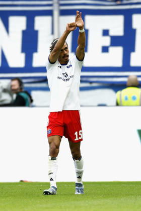 Torschuetze, Scorer Yussuf Poulsen (HSV) Jubel nach seinem Tor zum 0:1, jubelnd, bejubelt, jubelt, jubeln, Cheers after the goal, cheering, celebrated, cheers, cheering, emotionsim Bundesliga-Spiel zwischen der TSG 1899 Hoffenheim und dem Hamburger SV in der PreZero Arena, Sinsheim, Deutschland, am 10. Oktober 2026. in action during the Bundesliga match between TSG 1899 Hoffenheim and Hamburger SV at the PreZero Arena, Sinsheim, Germany, on October 10, 2026. DFB DFL REGULATIONS PROHIBIT ANY USE OF PHOTOGRAPHS AS IMAGE SEQUENCES AND OR QUASI-VIDEO, Copyright: HMBxMedia xHeikoxBecker