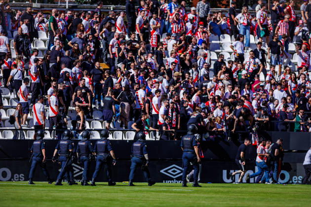 Rayo Vallecano vs Athletic Club de Bilbao - LaLiga EA Sports - 10 10 2026 Fan protests against Rayo Vallecano president, Raul Martin Presa, during the LaLiga EA Sports match between Rayo Vallecano and Athletic Club de Bilbao at Vallecas Stadium on October 10, 2026 in Madrid, Spain. Madrid Spain Copyright: xMarinaxFrutos PGSxPhotoxAgencyx
