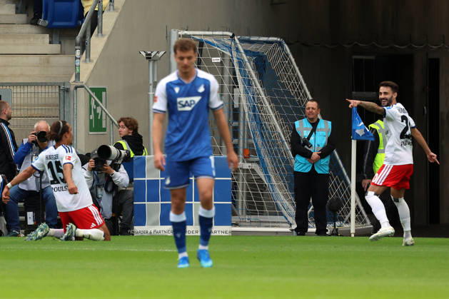 10.10.2026, xrekx, Fussball 1.Bundesliga, TSG 1899 Hoffenheim - Hamburger SV v.l. Torjubel nach dem Tor zum celebrating the goal celebrate 0:1 durch Yussuf Poulsen (Hamburger SV) Fabio Vieira (Hamburger SV) (DFL DFB REGULATIONS PROHIBIT ANY USE OF PHOTOGRAPHS as IMAGE SEQUENCES and or QUASI-VIDEO) Sinsheim