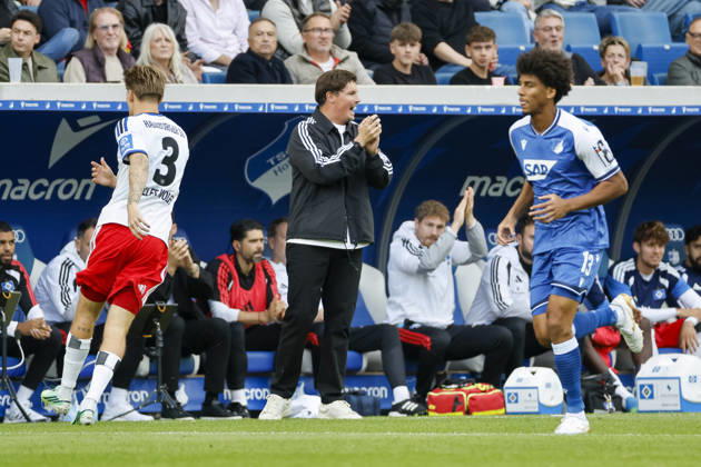Merlin Polzin (Hamburger SV, Trainer), Mimik, Gesichtsausdruck, Emotion , Deutschland, Fussball, 1. Bundesliga, 5.Spieltag, 2026 2027, TSG Hoffenheim vs. Hamburger SV, 10.10.2026, Sinsheim SNP Arena Deutschland Copyright: xGrantxHubbsx