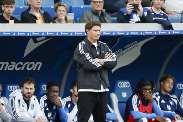 Merlin Polzin (Hamburger SV, Trainer), Mimik, Gesichtsausdruck, Emotion , Deutschland, Fussball, 1. Bundesliga, 5.Spieltag, 2026 2027, TSG Hoffenheim vs. Hamburger SV, 10.10.2026, Sinsheim SNP Arena Deutschland Copyright: xGrantxHubbsx