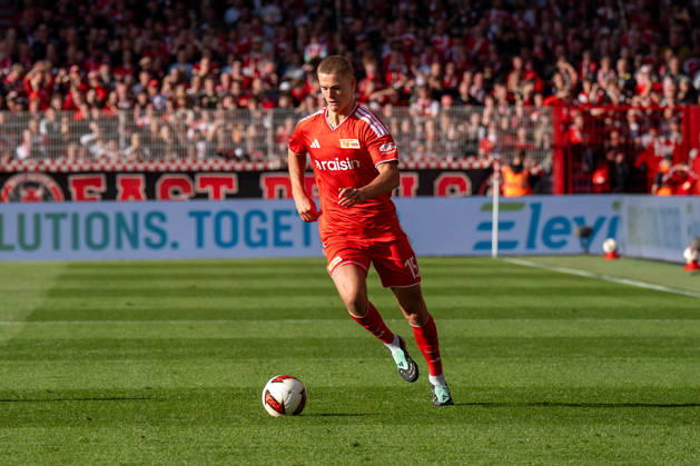 Deutschland: Fussball 1. Bundesliga, 5. Spieltag 2026 2027, 1.FC Union Berlin - SV Elversberg am 10.10.2026 in Berlin (Stadion An der Alten Försterei): Tom Rothe (1. FC Union Berlin, 15) am Ball Copyright: xSvenxHeidmannx