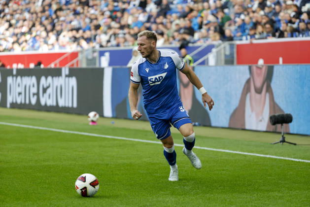 Vladimir Coufal (TSG Hoffenheim, 34) am Ball , Deutschland, Fussball, 1. Bundesliga, 5.Spieltag, 2026 2027, TSG Hoffenheim vs. Hamburger SV, 10.10.2026, Sinsheim SNP Arena Deutschland Copyright: xGrantxHubbsx