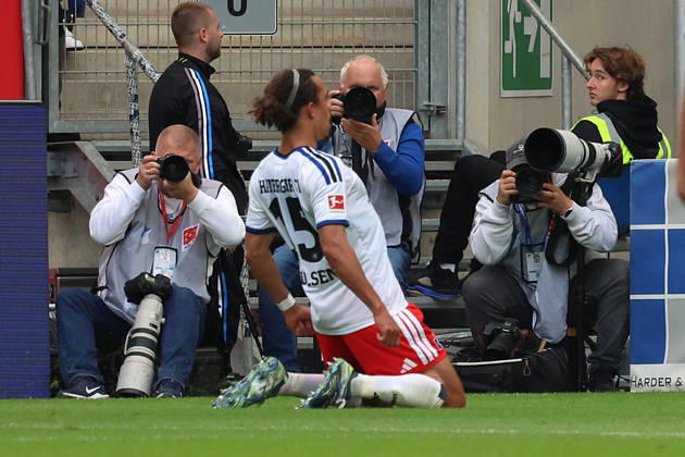 10.10.2026, xrekx, Fussball 1.Bundesliga, TSG 1899 Hoffenheim - Hamburger SV v.l. Torjubel nach dem Tor zum celebrating the goal celebrate 0:1 durch Yussuf Poulsen (Hamburger SV) (DFL DFB REGULATIONS PROHIBIT ANY USE OF PHOTOGRAPHS as IMAGE SEQUENCES and or QUASI-VIDEO) Sinsheim