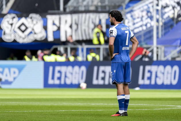 Leon Avdullahu (Hoffenheim, 7), Spieler der TSG 1899 Hoffenheim, enttäuscht schauend, Enttäuschung, Frustration, disappointed, pessimistisch, nach dem Gegentor zum 0:1, Action, Aktion, Spielszene, 10.10.2026, Sinsheim (Deutschland), Fussball, Bundesliga, TSG 1899 Hoffenheim - Hamburger SV, DFB DFL REGULATIONS PROHIBIT ANY USE OF PHOTOGRAPHS AS IMAGE SEQUENCES AND OR QUASI-VIDEO.
