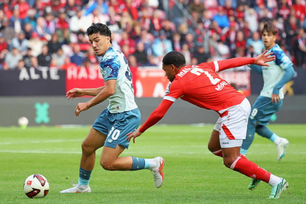 Mainz, Deutschland 10. Oktober 2026: 1. Bundesliga - 2026 2027 - 5. Spieltag - 1. FSV Mainz 05 gegen Bayer 04 Leverkusen Im Bild: v. li. im Zweikampf Ibrahim Maza (B04) gegen Phillipp Mwene (M05). DFL regulations prohibit any use of photographs as image sequences and or quasi-video Mewa Arena Rheinland - Pfalz Copyright: xFotostandx xRacochax