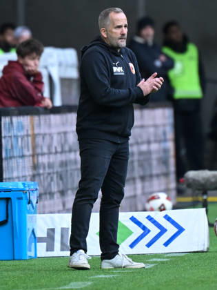 10.10.2026, xemx, Fussball 1.Bundesliga, FC Augsburg - Bayern München v.l. Cheftrainer Manuel Baum (FC Augsburg) (DFL DFB REGULATIONS PROHIBIT ANY USE OF PHOTOGRAPHS as IMAGE SEQUENCES and or QUASI-VIDEO) Augsburg