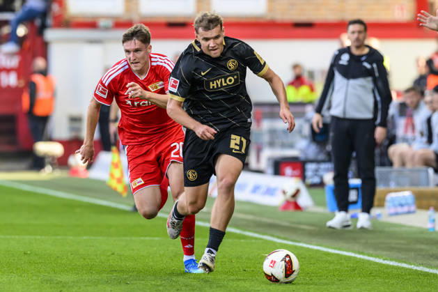 im Bild v.l.: Michel Aebischer (Union Berlin, 20), Lasse Günther (SV Elversberg, 21), Zweikampf, Action, Kampf, kaempft um den Ball, GER, Berlin, Fussball, 1. FC Union Berlin vs SV Elversberg, in der Alten Försterei, 10.10.2026, DFB DFL REGULATIONS PROHIBIT ANY USE OF PHOTOGRAPHS AS IMAGE SEQUENCES AND OR QUASI-VIDEO, Copyright: HMBxMedia UwexKoch