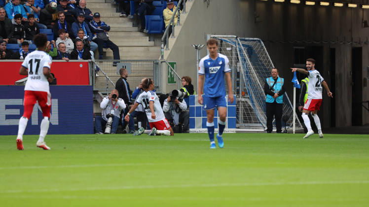 10.10.2026, xrekx, Fussball 1.Bundesliga, TSG 1899 Hoffenheim - Hamburger SV v.l. Torjubel nach dem Tor zum celebrating the goal celebrate 0:1 durch Yussuf Poulsen (Hamburger SV) (DFL DFB REGULATIONS PROHIBIT ANY USE OF PHOTOGRAPHS as IMAGE SEQUENCES and or QUASI-VIDEO) Sinsheim