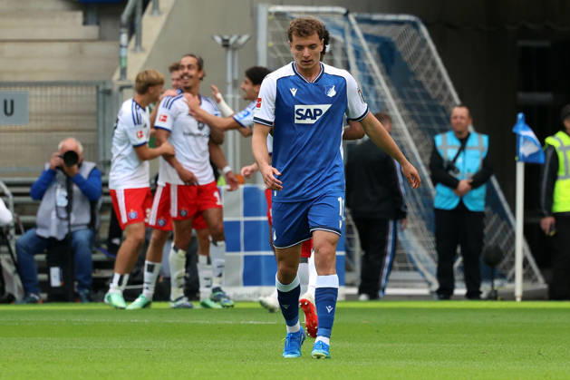 10.10.2026, xrekx, Fussball 1.Bundesliga, TSG 1899 Hoffenheim - Hamburger SV v.l. Torjubel nach dem Tor zum celebrating the goal celebrate 0:1 durch Yussuf Poulsen (Hamburger SV) Fisnik Asllani (TSG 1899 Hoffenheim) enttaeuscht, enttäuscht, schaut enttaeuscht, niedergeschlagen, disappointed (DFL DFB REGULATIONS PROHIBIT ANY USE OF PHOTOGRAPHS as IMAGE SEQUENCES and or QUASI-VIDEO) Sinsheim