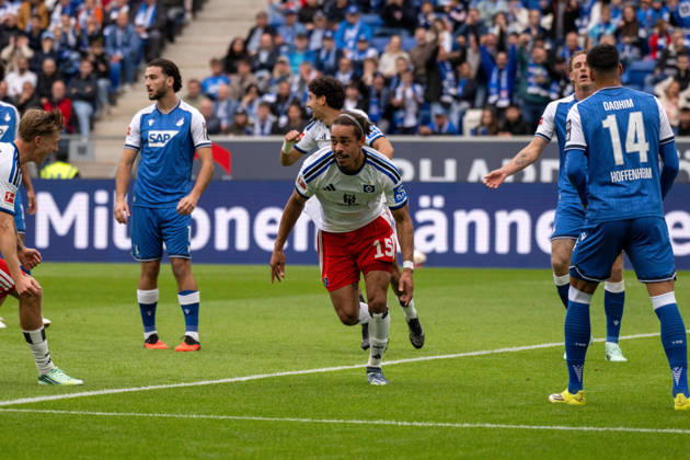 Torjubel des Torschützen Yussuf Poulsen (Hamburger SV). xettx, Deutschland, Sinsheim, 10.10.2026, Fussball, Bundesliga: TSG 1899 Hoffenheim vs Hamburger SV, Saison 2026 2027, 5. Spieltag, SNP Arena DFL DFB REGULATIONS PROHIBIT ANY USE OF PHOTOGRAPHS AS IMAGE SEQUENCES AND OR QUASI-VIDEO.