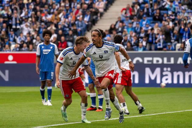 Torjubel des Torschützen Yussuf Poulsen (Hamburger SV). xettx, Deutschland, Sinsheim, 10.10.2026, Fussball, Bundesliga: TSG 1899 Hoffenheim vs Hamburger SV, Saison 2026 2027, 5. Spieltag, SNP Arena DFL DFB REGULATIONS PROHIBIT ANY USE OF PHOTOGRAPHS AS IMAGE SEQUENCES AND OR QUASI-VIDEO.