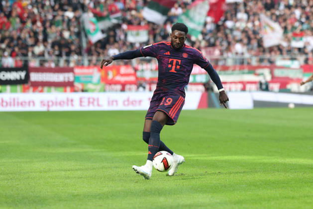 Alphonso Davies (FC Bayern Muenchen, 19) mit Ball, GER, FC Augsburg vs. FC Bayern Muenchen, Fussball, Bundesliga, 5. Spieltag, Saison 2026 2027, 10.10.2026, DFL DFB REGULATIONS PROHIBIT ANY USE OF PHOTOGRAPHS as IMAGE SEQUENCES and or QUASI-VIDEO, GER, FC Augsburg vs. FC Bayern Muenchen, Fussball, Bundesliga, 5. Spieltag, Saison 2026 2027, 10.10.2026 Augsburg Copyright: xEibner-Pressefoto JennixMaulx EP_JML