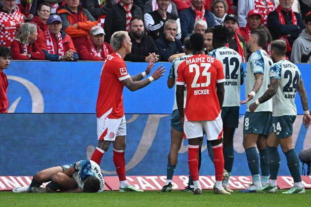 10.10.2026, xsltx, Fussball 1.Bundesliga, FSV Mainz 05 - Bayer 04 Leverkusen v.l. Philipp Tietz (FSV Mainz 05) nach dem Foul an Miguel Gutierrez (Bayer 04 Leverkusen) (DFL DFB REGULATIONS PROHIBIT ANY USE OF PHOTOGRAPHS as IMAGE SEQUENCES and or QUASI-VIDEO) Mainz