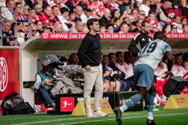 Deutschland: Fussball Saison 2026 2027 , 1. Bundesliga , 5. Spieltag , 1. FSV Mainz 05 vs. Bayer 04 Leverkusen - MEWA-Arena (Mainz) : Carles Martinez Carles Martinez (Trainer, Bayer 04 Leverkusen) Mimik, Gesichtsausdruck, Emotion Mainz MEWA-Arena Deutschland Germany Copyright: xBennetxLongx