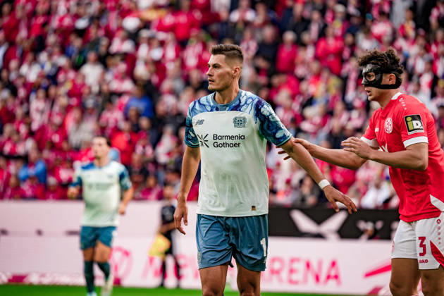 Deutschland: Fussball Saison 2026 2027 , 1. Bundesliga , 5. Spieltag , 1. FSV Mainz 05 vs. Bayer 04 Leverkusen - MEWA-Arena (Mainz) : Patrik Schick (Bayer 04 Leverkusen, 14) Mimik, Gesichtsausdruck, Emotion, im Zweikampf mit Fabio Gruber (1. FSV Mainz 05, 3) Mainz MEWA-Arena Deutschland Germany Copyright: xBennetxLongx