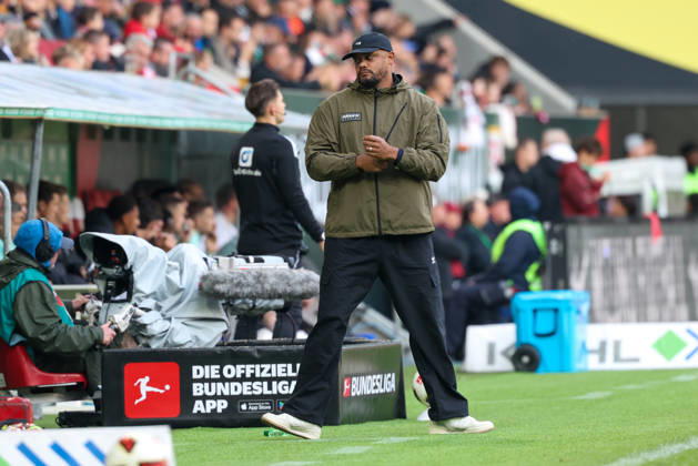 Vincent Kompany (FC Bayern Muenchen, Cheftrainer), GER, FC Augsburg vs. FC Bayern Muenchen, Fussball, Bundesliga, 5. Spieltag, Saison 2026 2027, 10.10.2026, DFL DFB REGULATIONS PROHIBIT ANY USE OF PHOTOGRAPHS as IMAGE SEQUENCES and or QUASI-VIDEO, GER, FC Augsburg vs. FC Bayern Muenchen, Fussball, Bundesliga, 5. Spieltag, Saison 2026 2027, 10.10.2026 Augsburg Copyright: xEibner-Pressefoto JennixMaulx EP_JML