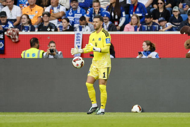 Daniel Heuer Fernandes (Hamburger SV, 01) am Ball , Deutschland, Fussball, 1. Bundesliga, 5.Spieltag, 2026 2027, TSG Hoffenheim vs. Hamburger SV, 10.10.2026, Sinsheim SNP Arena Deutschland Copyright: xGrantxHubbsx