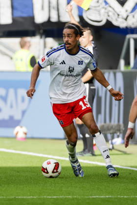 Yussuf Poulsen (Hamburger SV, 15) am Ball , Deutschland, Fussball, 1. Bundesliga, 5.Spieltag, 2026 2027, TSG Hoffenheim vs. Hamburger SV, 10.10.2026, Sinsheim SNP Arena Deutschland Copyright: xGrantxHubbsx