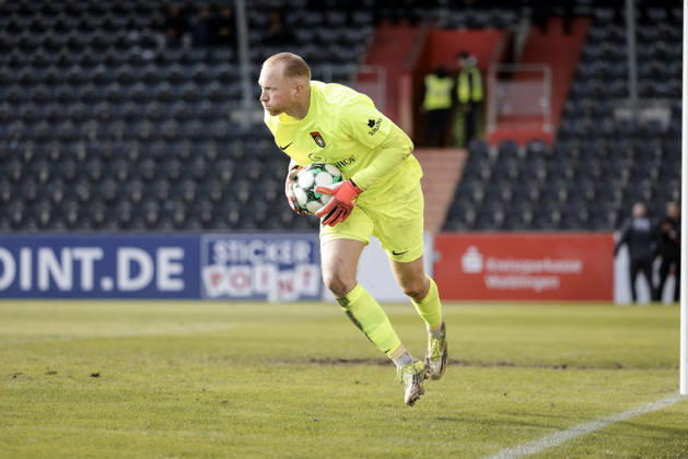 10.10.2026, xhettx, Fussball 3.Liga, SG Sonnenhof Grossaspach - SV Waldhof Mannheim v.l. Maximilian Reule (SG Sonnenhof Großaspach, 1) am Ball