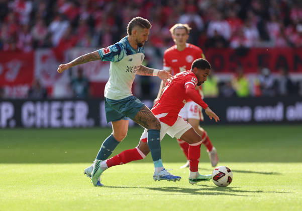 10.10.2026, Fussball Bundesliga, 1. FSV Mainz 05 - Bayer 04 Leverkusen, v.l., Robert Andrich (Bayer 04 Leverkusen), Phillipp Mwene (FSV Mainz 05) DFL DFB REGULATIONS PROHIBIT ANY USE OF PHOTOGRAPHS AS IMAGE SEQUENCES AND OR QUASI-VIDEO. xdcx Copyright: HMBxMedia Claus