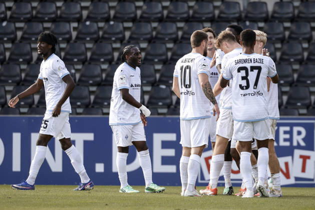 10.10.2026, xhettx, Fussball 3.Liga, SG Sonnenhof Grossaspach - SV Waldhof Mannheim v.l. jubel über das 3:1 durch Nolan Muteba (SV Waldhof Mannheim, 29)