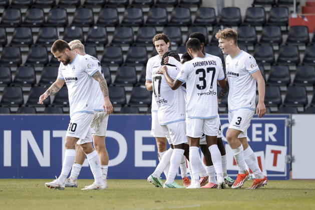 10.10.2026, xhettx, Fussball 3.Liga, SG Sonnenhof Grossaspach - SV Waldhof Mannheim v.l. jubel über das 3:1 durch Nolan Muteba (SV Waldhof Mannheim, 29)