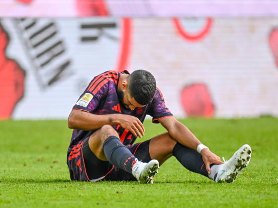 Ismael Saibari (FC Bayern Muenchen) verletzt am Boden waehrend des spiels der 1. Bundesliga zwischen FC Augsburg und FC Bayern Muenchen, WWK Arena am 10. October 2026 in Augsburg, Deutschland. (Foto von Harry Langer DeFodi Images) +++ Ismael Saibari (FC Bayern Muenchen) injured on the ground during the Bundesliga match between FC Augsburg and FC Bayern Muenchen at WWK Arena on October 10, 2026 in Augsburg, Germany. (Photo by Harry Langer DeFodi Images) DFB DFL REGULATIONS PROHIBIT ANY USE OF PHOTOGRAPHS AS IMAGE SEQUENCES AND OR QUASI-VIDEO. (Photo by Harry Langer DeFodi Images) DFB DFL REGULATIONS PROHIBIT ANY USE OF PHOTOGRAPHS AS IMAGE SEQUENCES AND OR QUASI-VIDEO. -