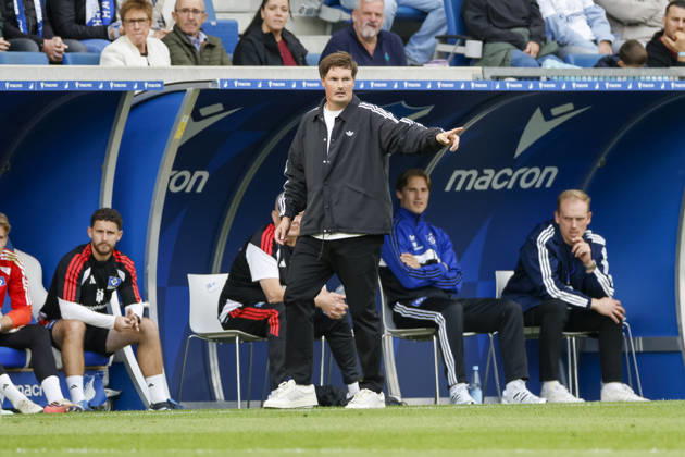 Merlin Polzin (Hamburger SV, Trainer), Mimik, Gesichtsausdruck, Emotion , Deutschland, Fussball, 1. Bundesliga, 5.Spieltag, 2026 2027, TSG Hoffenheim vs. Hamburger SV, 10.10.2026, Sinsheim SNP Arena Deutschland Copyright: xGrantxHubbsx
