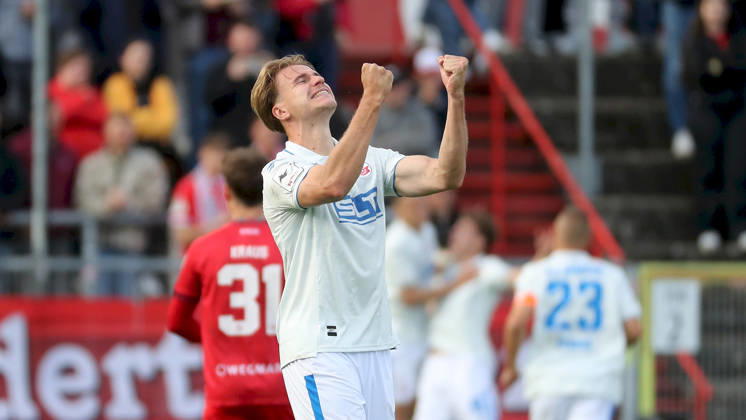 10.10.2026, xfsx, Herren, Fussball, Saison 2026 2027, 3. Liga, 8. Spieltag: FC Wuerzburger Kickers - FC Hansa Rostock v.li.: Florian Carstens (FC Hansa Rostock) mit Torjubel, celebrate the goal, goal celebration, Jubel ueber das Tor zum 0:2 Wuerzburg AKON ARENA Bayern Deutschland