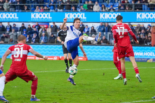 Deutschland: Fussball, 3. Liga, 8. Spieltag, Hänsch-Arena, Meppen, Emsland, Niedersachsen, SV Meppen vs. VfB Stuttgart U21, U 21 VfB Stuttgart II: Luis Sprekelmeyer (SV Meppen, 19), Antonijo Janjic (VfB Stuttgart U21, 17) Copyright: xMichelxWittex