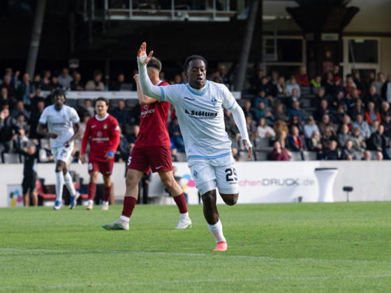 TOR zum 1:3 durch Nolan Muteba N Tumba (SV Waldhof Mannheim, 29) Torjubel, Jubel Freude Emotion Teamjubel Gestik Geste GER, Fussball, SG Sonnenhof Grossaspach vs. SV Waldhof Mannheim, 3. Liga, 8. Spieltag, Aspach, Saison 2026 2027, 10.10.2026 GER, Fussball, SG Sonnenhof Grossaspach vs. SV Waldhof Mannheim, 3. Liga, 8. Spieltag, Aspach, Saison 2026 2027, 10.10.2026 Aspach Copyright: xCarstenxSchweringx EP_CSG