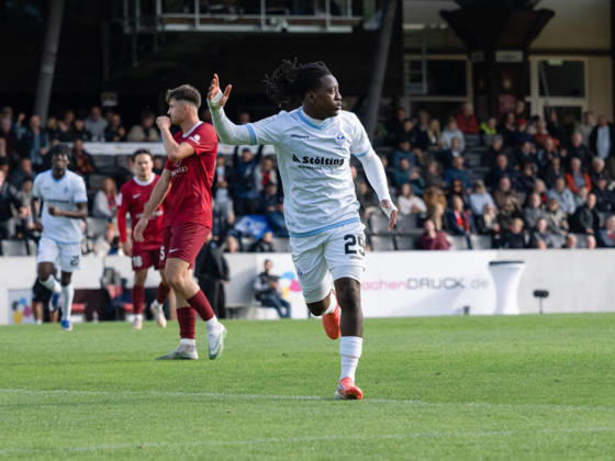 TOR zum 1:3 durch Nolan Muteba N Tumba (SV Waldhof Mannheim, 29) Torjubel, Jubel Freude Emotion Teamjubel Gestik Geste GER, Fussball, SG Sonnenhof Grossaspach vs. SV Waldhof Mannheim, 3. Liga, 8. Spieltag, Aspach, Saison 2026 2027, 10.10.2026 GER, Fussball, SG Sonnenhof Grossaspach vs. SV Waldhof Mannheim, 3. Liga, 8. Spieltag, Aspach, Saison 2026 2027, 10.10.2026 Aspach Copyright: xCarstenxSchweringx EP_CSG