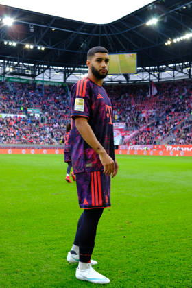 in Aktion beim Bundesligaspiel FC Augsburg - FC Bayern München am 10.10.2026.