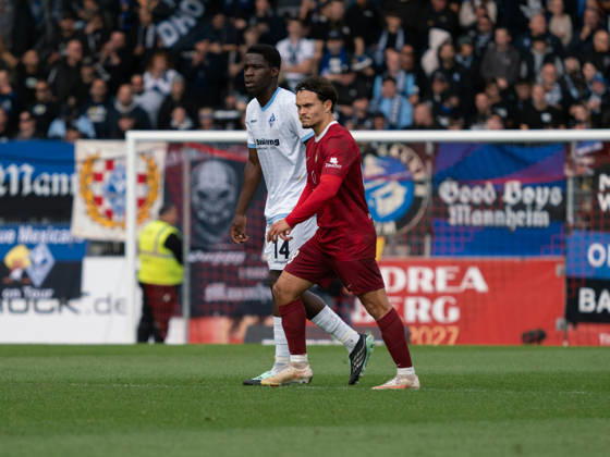 Oluwaseun Ogbemudia (SV Waldhof Mannheim, 14) Niklas Pollex (SG Sonnenhof Grossaspach, 18) GER, Fussball, SG Sonnenhof Grossaspach vs. SV Waldhof Mannheim, 3. Liga, 8. Spieltag, Aspach, Saison 2026 2027, 10.10.2026 GER, Fussball, SG Sonnenhof Grossaspach vs. SV Waldhof Mannheim, 3. Liga, 8. Spieltag, Aspach, Saison 2026 2027, 10.10.2026 Aspach Copyright: xCarstenxSchweringx EP_CSG
