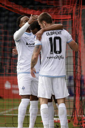 10.10.2026, xhettx, Fussball 3.Liga, SG Sonnenhof Grossaspach - SV Waldhof Mannheim v.l. jubel über das 1:5 durch Julian Ulbricht (SV Waldhof Mannheim, 10)