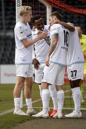 10.10.2026, xhettx, Fussball 3.Liga, SG Sonnenhof Grossaspach - SV Waldhof Mannheim v.l. jubel über das 1:5 durch Julian Ulbricht (SV Waldhof Mannheim, 10)