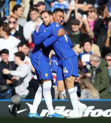 Premier League - Chelsea v AFC Bournemouth LONDON, ENGLAND, OCTOBER 10: GOAL 1-0, Jordan Henderson of Chelsea goal celebration with Morgan Rogers of Chelsea after scoring a goal to make the score 1-0 during The Premier League match between Chelsea v AFC Bournemouth at Stamford Bridge Stadium, London, England, on October 10. (Photo by Daniel Weir) London Stamford Bridge Stadium England Copyright: xDanielxWeir SportsxPressxPhotox Sportspressphoto_SPR250764